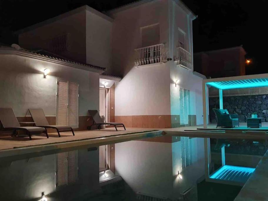 Villa Vanesa Luxury Private Villa With A Heated Pool, 4 Bedrooms And 4 Bathrooms 아데제 외부 사진