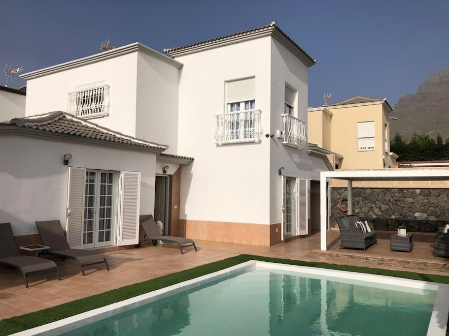 Villa Vanesa Luxury Private Villa With A Heated Pool, 4 Bedrooms And 4 Bathrooms 아데제 외부 사진