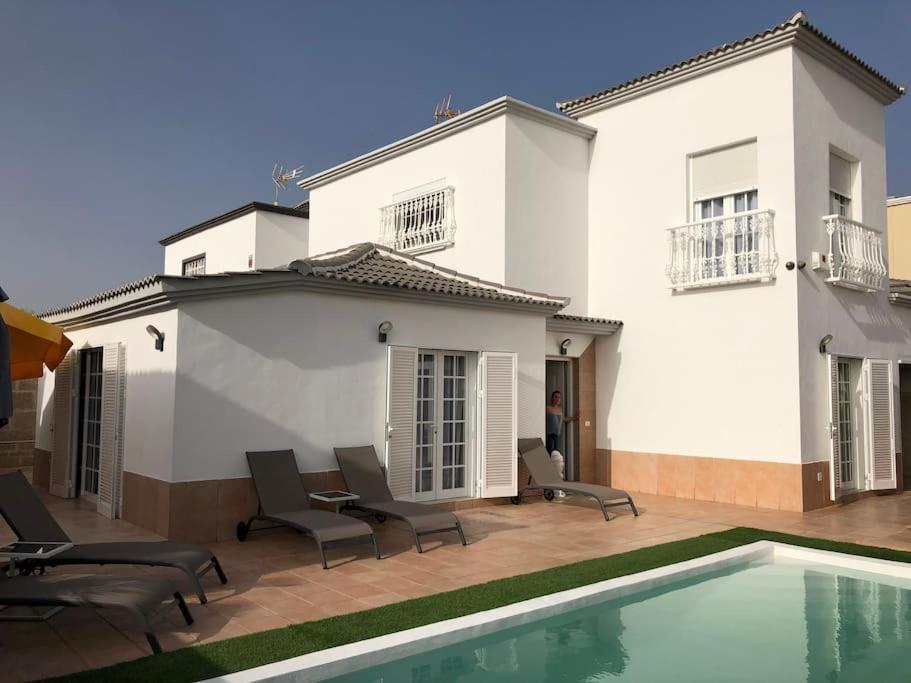 Villa Vanesa Luxury Private Villa With A Heated Pool, 4 Bedrooms And 4 Bathrooms 아데제 외부 사진